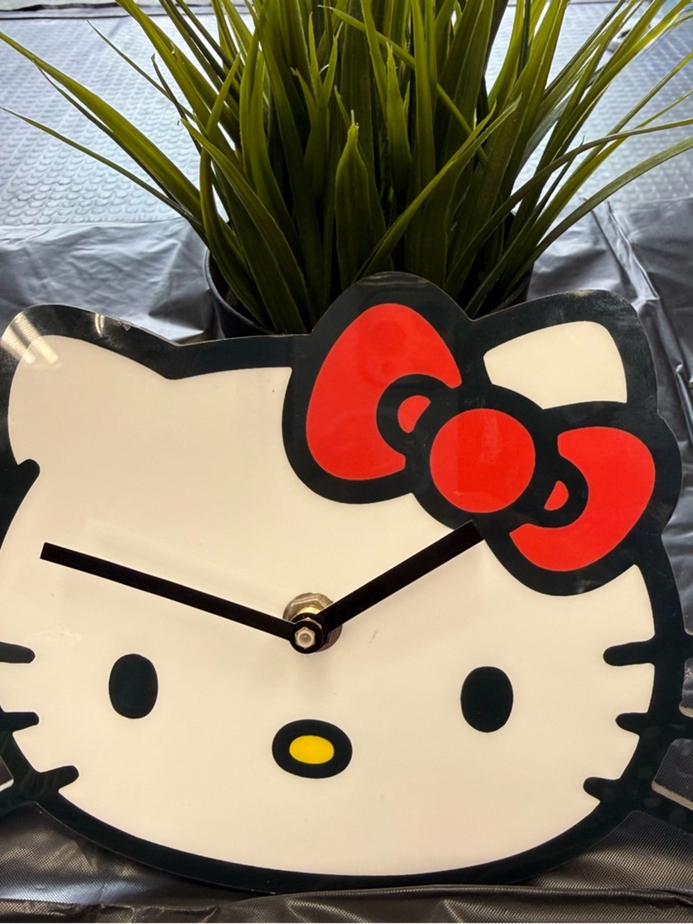 Sanrio Hello Kitty Red Bow Wall Clock - White